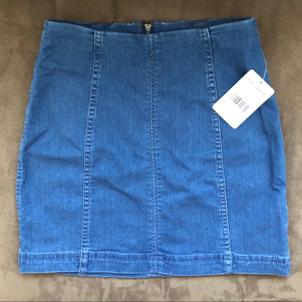 NEVER WORN Free people size 4 denim skirt with tag